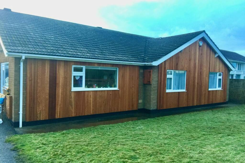 Shore Lodge. 4 Bed Bungalow Only Mtrs From The Beach. Sleeps 8 Sutton-on-Sea Buitenkant foto