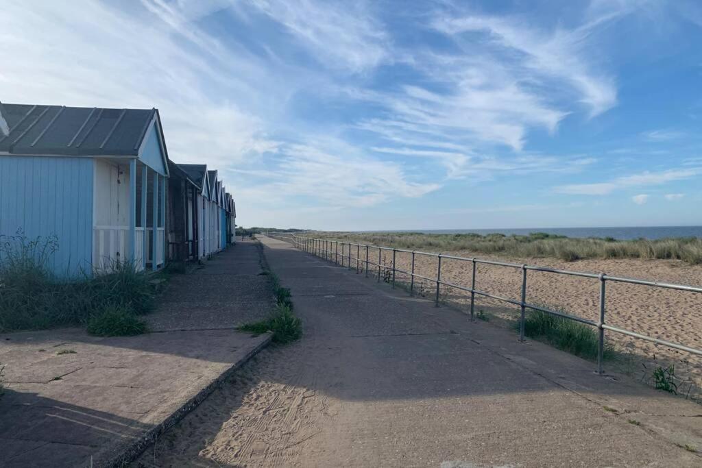 Shore Lodge. 4 Bed Bungalow Only Mtrs From The Beach. Sleeps 8 Sutton-on-Sea Buitenkant foto