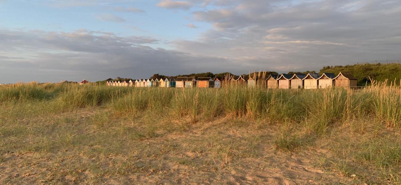 Shore Lodge. 4 Bed Bungalow Only Mtrs From The Beach. Sleeps 8 Sutton-on-Sea Buitenkant foto